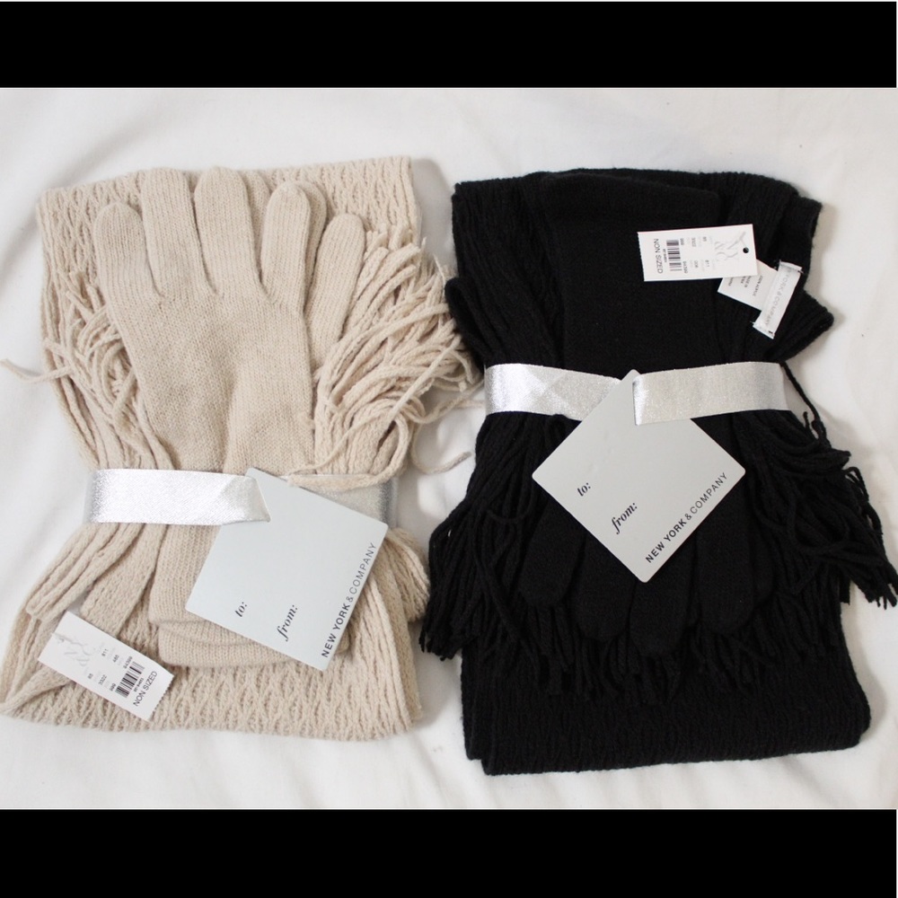 New York & Co. Scarf and gloves set
